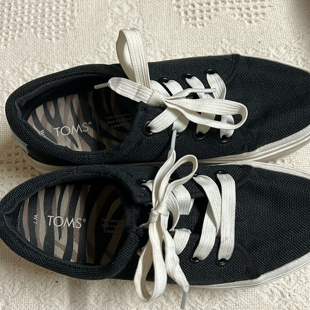Toms Lace-up Square Toe Canvas Shoes